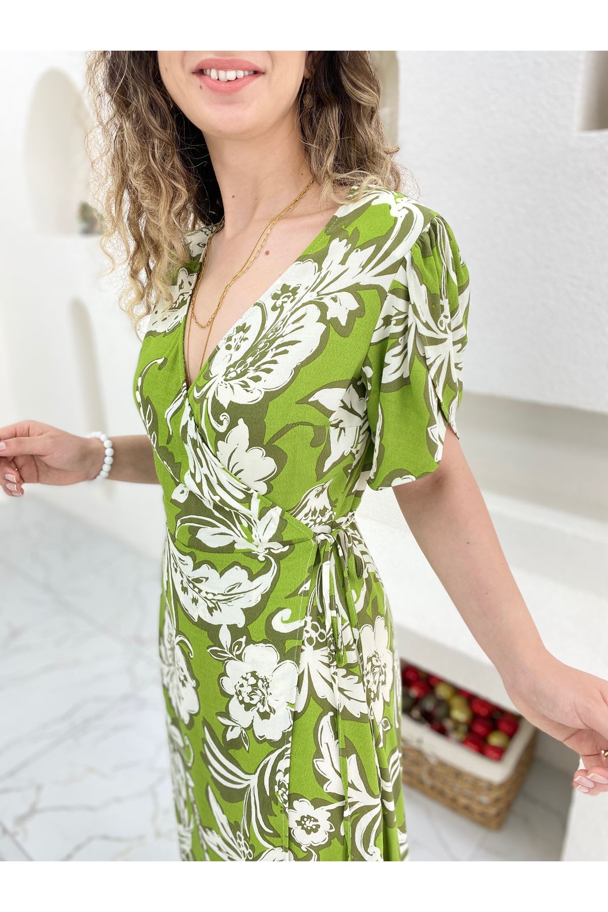 Yeşil Çiçek Desenli Kruvaze Bağlamalı Elbise