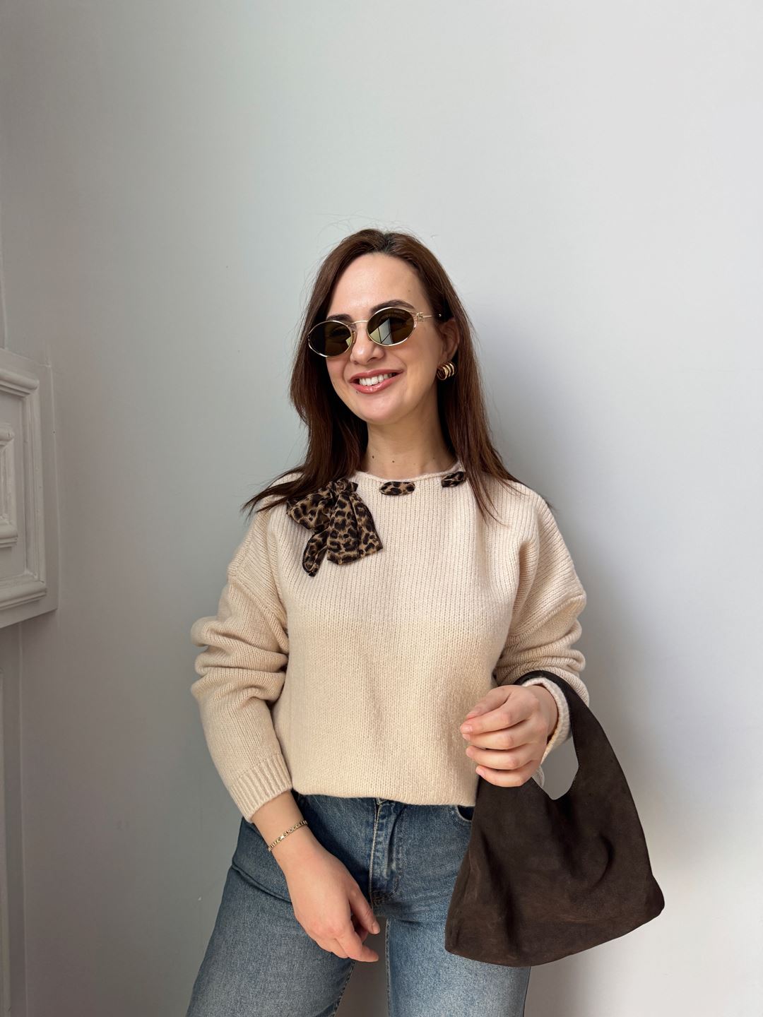 Ekru Leopar Fularlı Triko Kazak