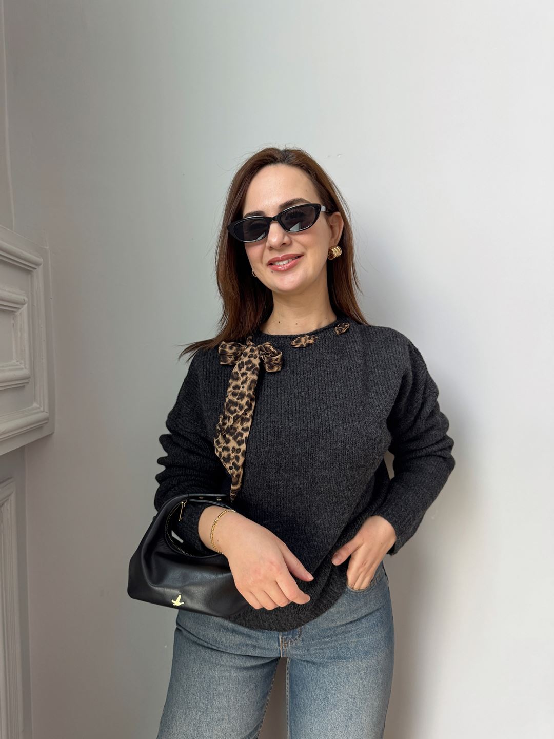 Antrasit Leopar Fularlı Triko Kazak