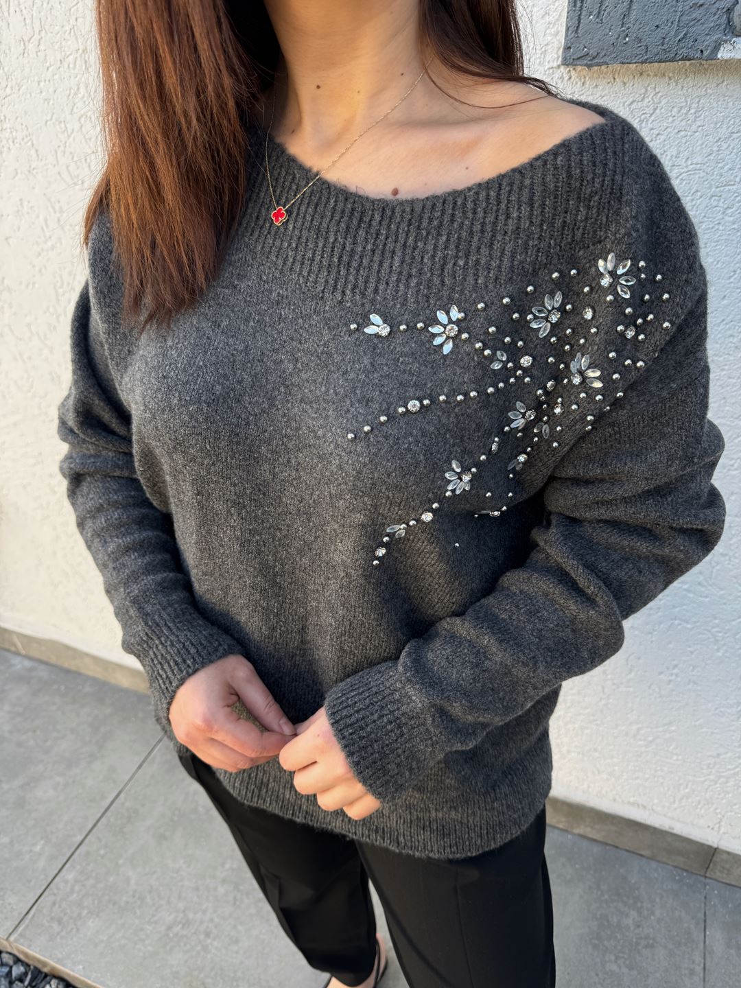 Antrasit Kayık Yaka Taşlı Kazak