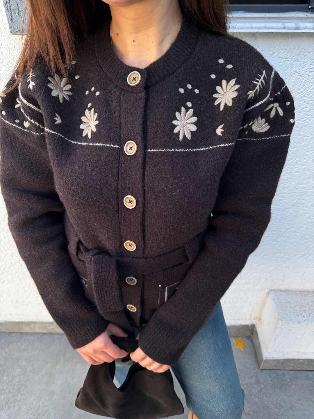 Kahverengi Çiçek Nakışlı Kuşaklı Hırka