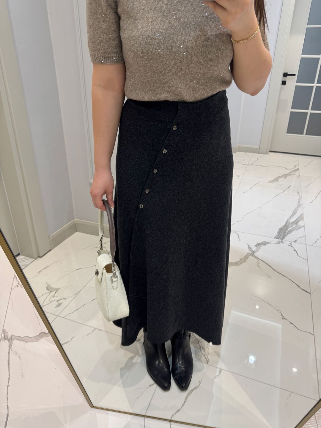 Siyah Düğme Detaylı Asimetrik Etek