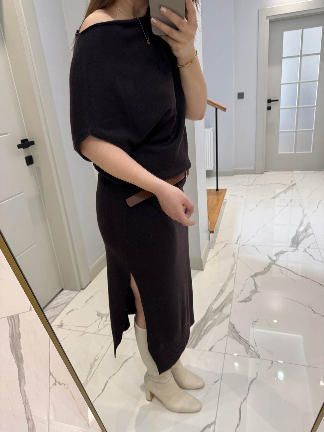 Kahverengi Asimetrik Yaka Kemerli Triko Elbise