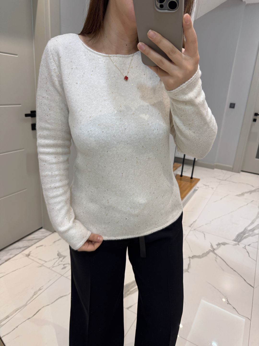 Krem Kayık Yaka Pullu Simli Triko