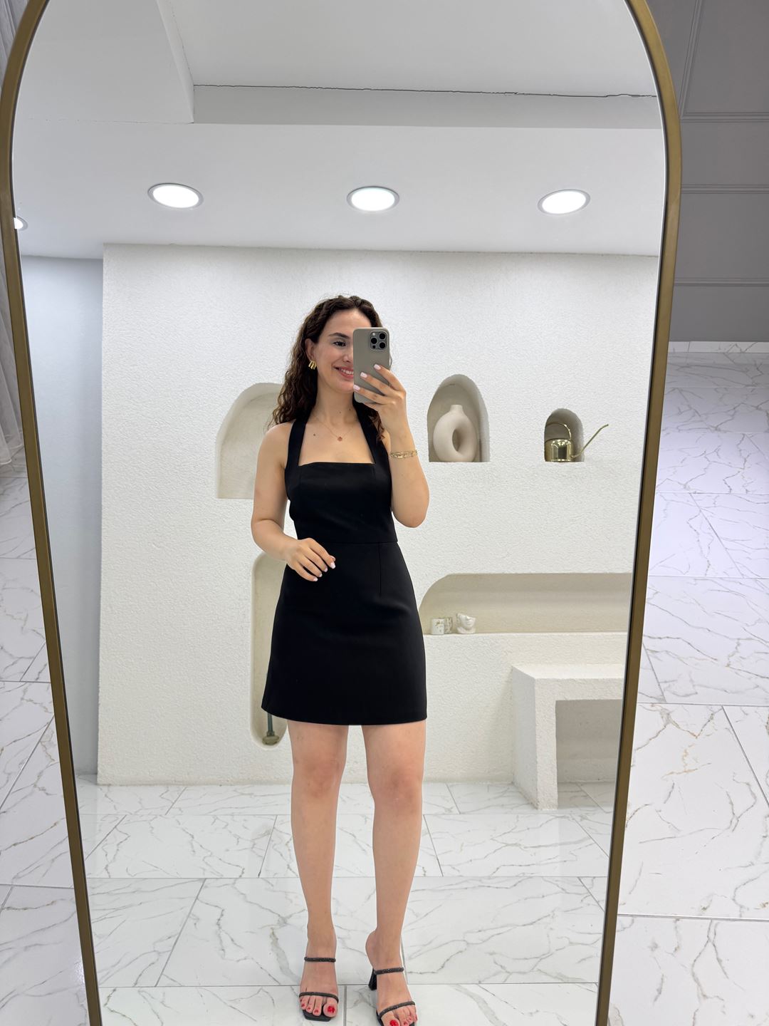 Siyah Boyundan Geçmeli Mini Elbise