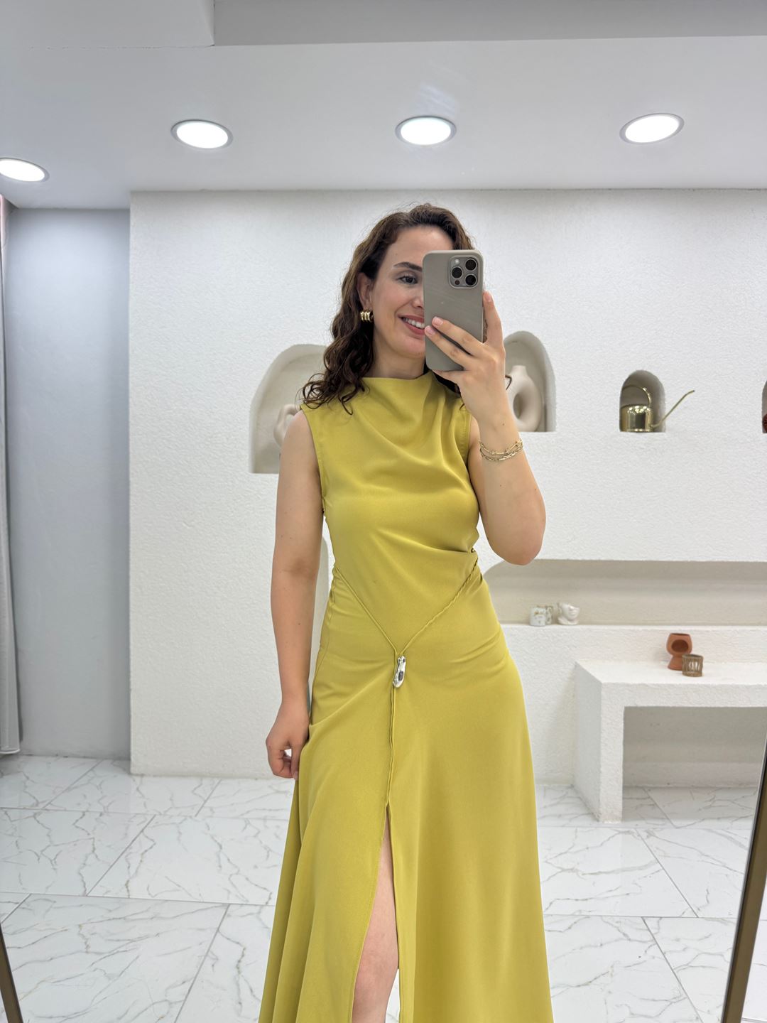 Yağ Yeşili Gold Aksesuarlı Asimetrik Elbise