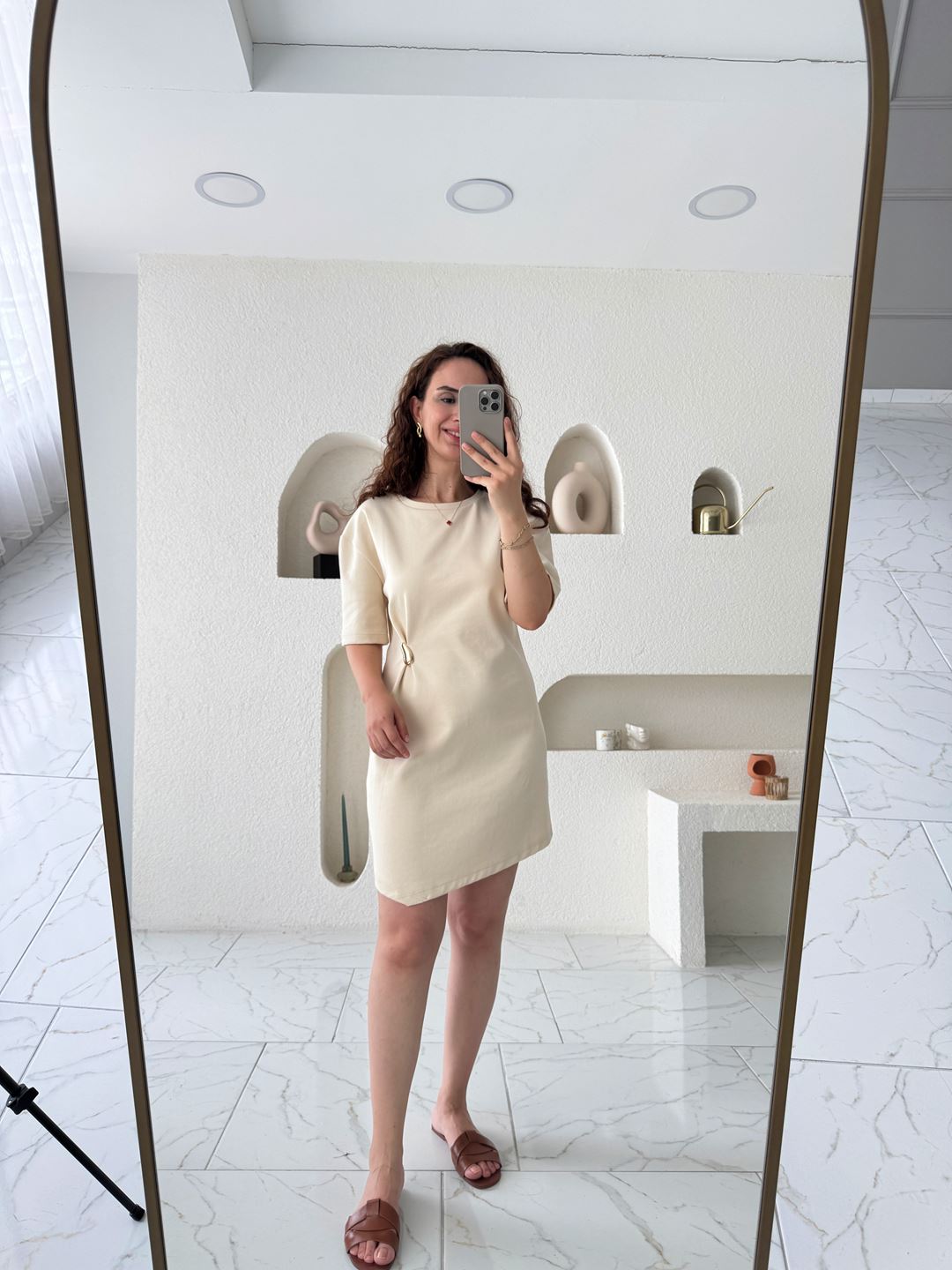 Bej Gold Aksesuar Detaylı Basic Elbise