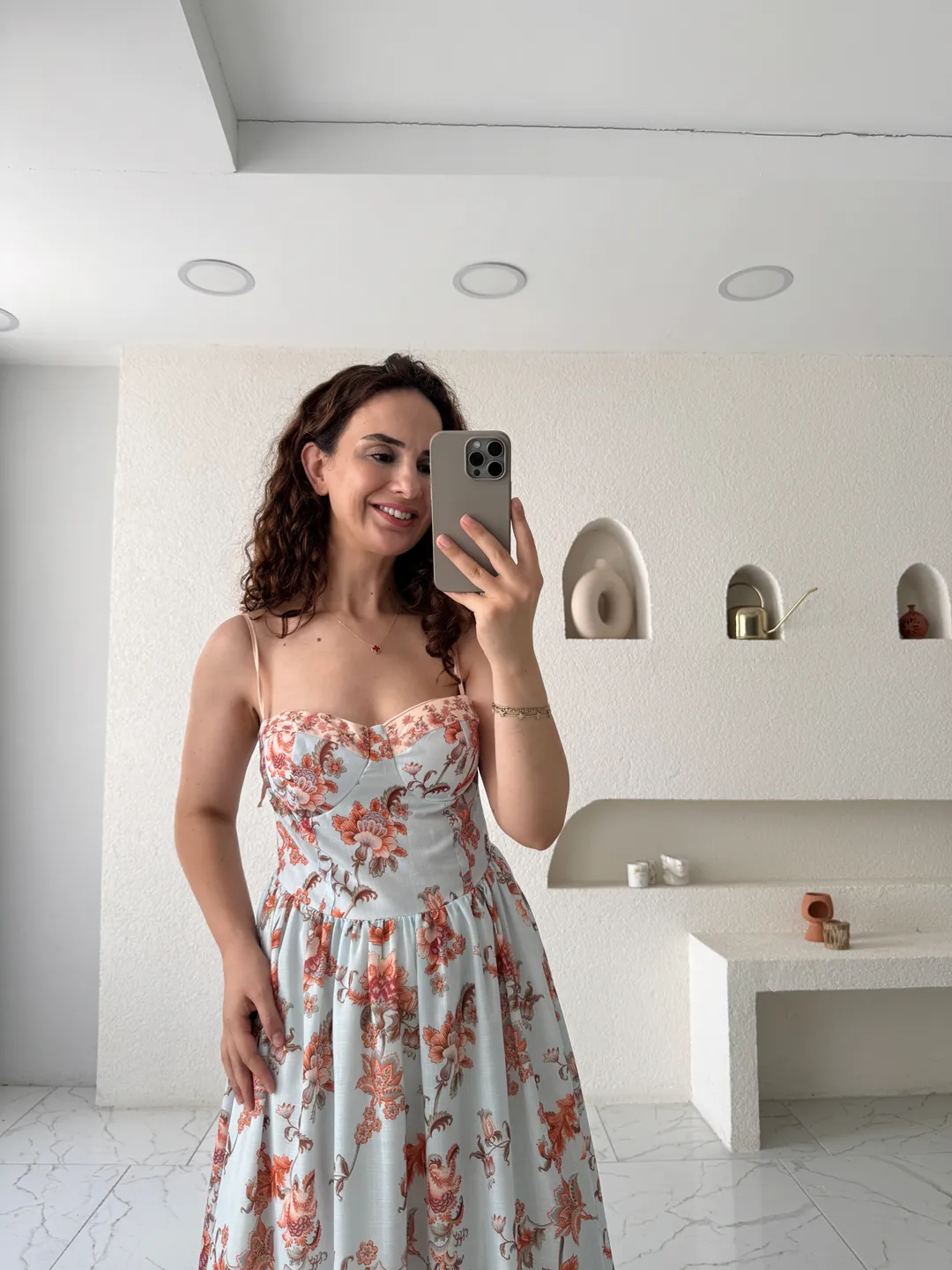 Mavi Turuncu Çiçek Desenli Kulplu Midi Elbise