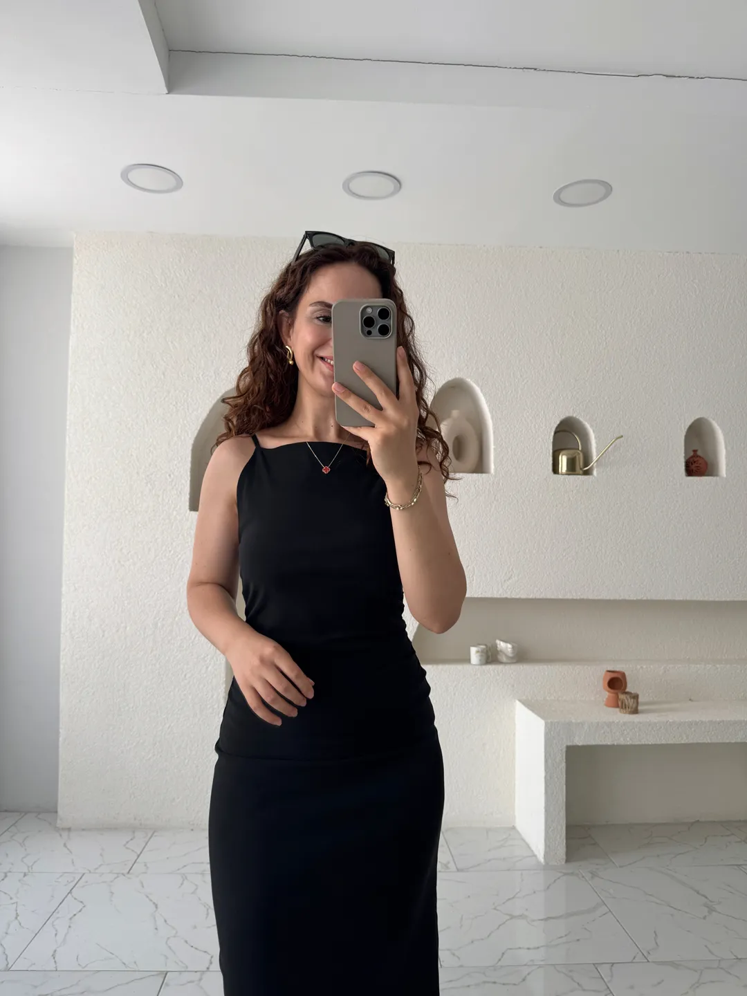 Siyah İnce Askılı Büzgülü Midi Elbise