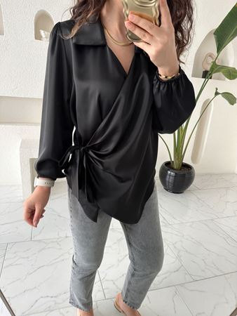 Siyah Kruvaze Yaka Bağlamalı Gömlek