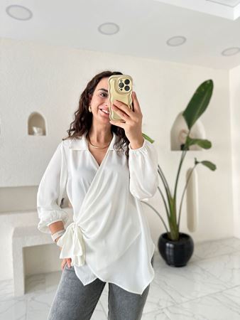 Beyaz Kruvaze Yaka Bağlamalı Gömlek