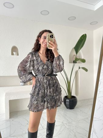 Siyah Beyaz Desenli Kemerli Kruvaze Yaka Şortlu Elbise