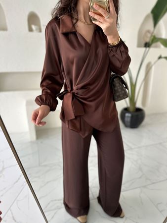 Kahverengi Kruvaze Yaka Bağlamalı Gömlek