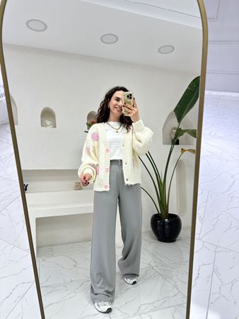 Ekru Çilek Nakışlı Balon Kol Hırka