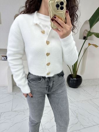 Beyaz Kalp Düğmeli Yumoş Hırka