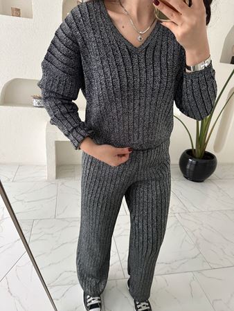 Siyah Simli V Yaka Triko Bluz