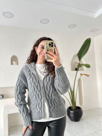 Gri Kapüşonlu Saç Örgü Fermuar Detaylı Hırka