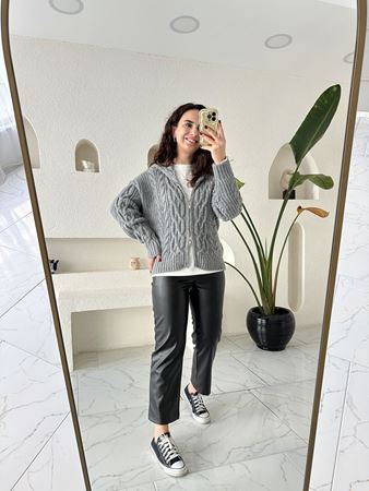 Gri Kapüşonlu Saç Örgü Fermuar Detaylı Hırka