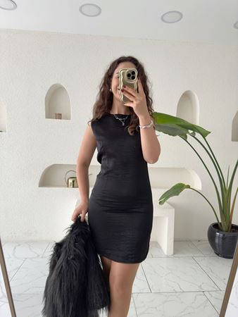 Siyah Sıfır Yaka Kolsuz Saten Elbise