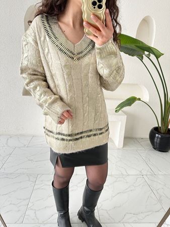 Taş Rengi V Yaka Gold Varaklı Saç Örgü Detaylı Kazak