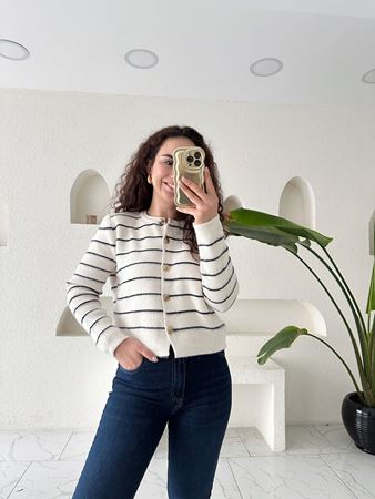 Ekru Çizgili Yumoş Dokulu Hırka