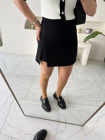 Siyah Yırtmaçlı Şort Etek