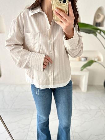 Bej Çizgili Parça Detaylı Gömlek