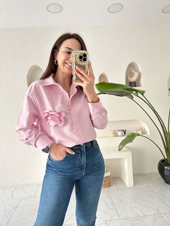 Pembe Çizgili Gül Broş Detay Gömlek