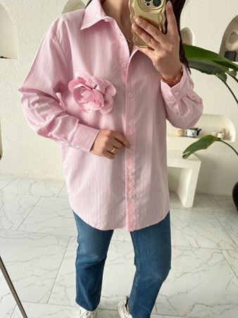 Pembe Çizgili Gül Broş Detay Gömlek