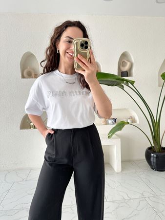 Beyaz Mun Mun Yazı ve Taş Detaylı T-Shirt