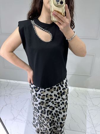 Siyah Pencere ve Taş Detaylı Vatkalı Bluz