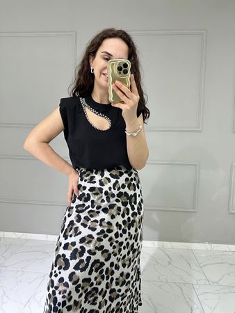 Siyah Pencere ve Taş Detaylı Vatkalı Bluz