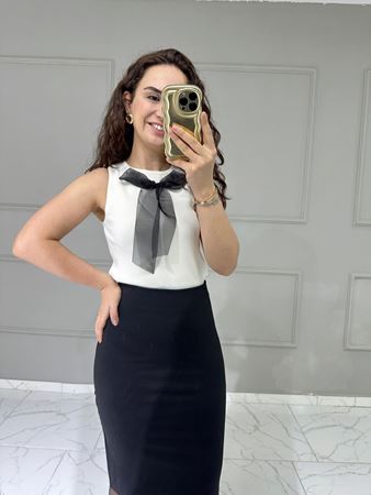 Beyaz Siyah Fiyonk Detaylı Triko Atlet