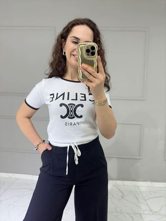 Beyaz Yaka Biyeli Yazı Detaylı T-Shirt