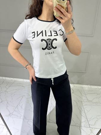 Beyaz Yaka Biyeli Yazı Detaylı T-Shirt