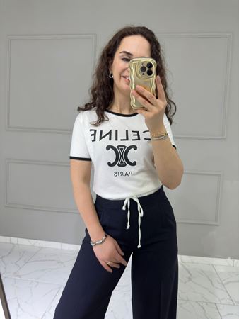 Ekru Yaka Biyeli Yazı Detaylı T-Shirt