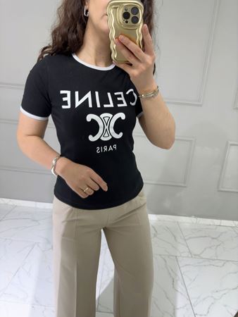Siyah Yaka Biyeli Yazı Detaylı T-Shirt