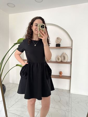 Siyah Gül Detaylı Elbise