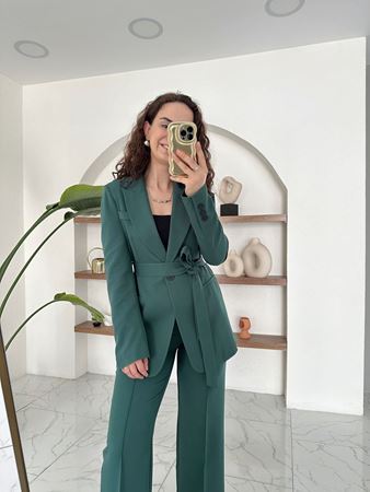Zümrüt Kuşaklı Ceket Pantolon Takım