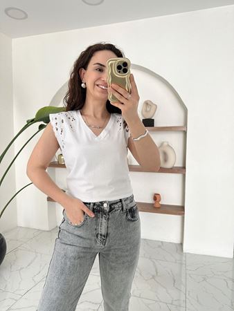 Beyaz Fisto Detaylı T-shirt