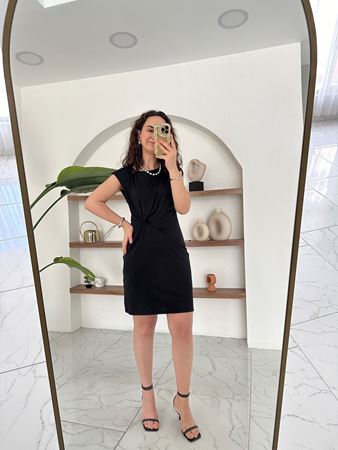 Siyah Vatkalı Burgu Detaylı Elbise