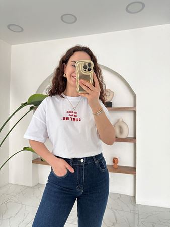 Beyaz Kırmızı Kadife Yazılı T-Shirt