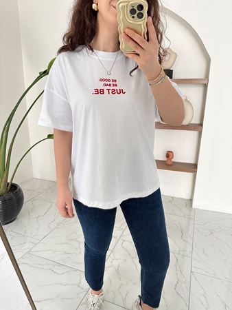 Beyaz Kırmızı Kadife Yazılı T-Shirt