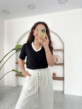 M.D. Siyah Bej Biyeli V Yaka T-Shirt