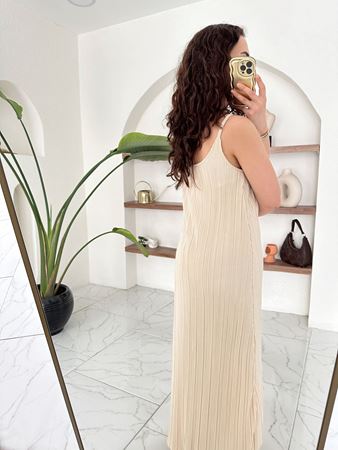 Bej İnce Pliseli İp Askılı Elbise