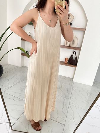 Bej İnce Pliseli İp Askılı Elbise