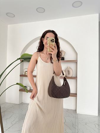 Bej İnce Pliseli İp Askılı Elbise