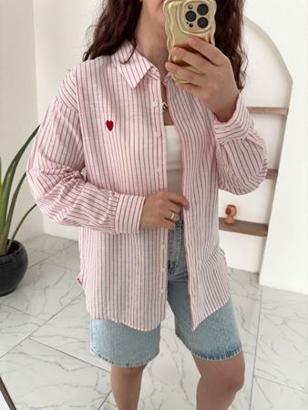 Kırmızı Çizgili Kalp Nakışlı Keten Gömlek