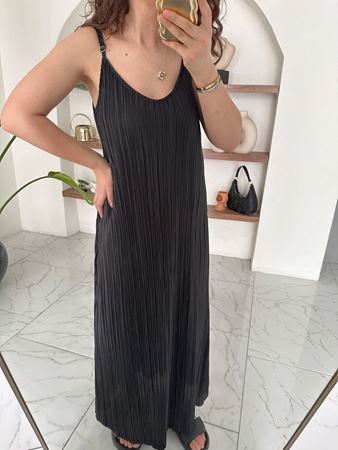 Siyah İnce Pliseli İp Askılı Elbise