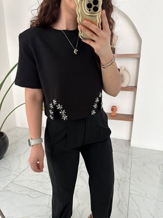 Siyah Etek Ucu Taşlı Vatkalı Crop Bluz
